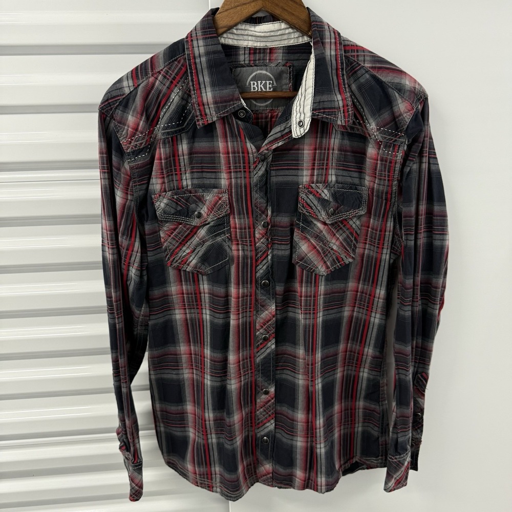 BKE Womens Large Plaid Western Pearl Snap Shirt Red Black Embroidered